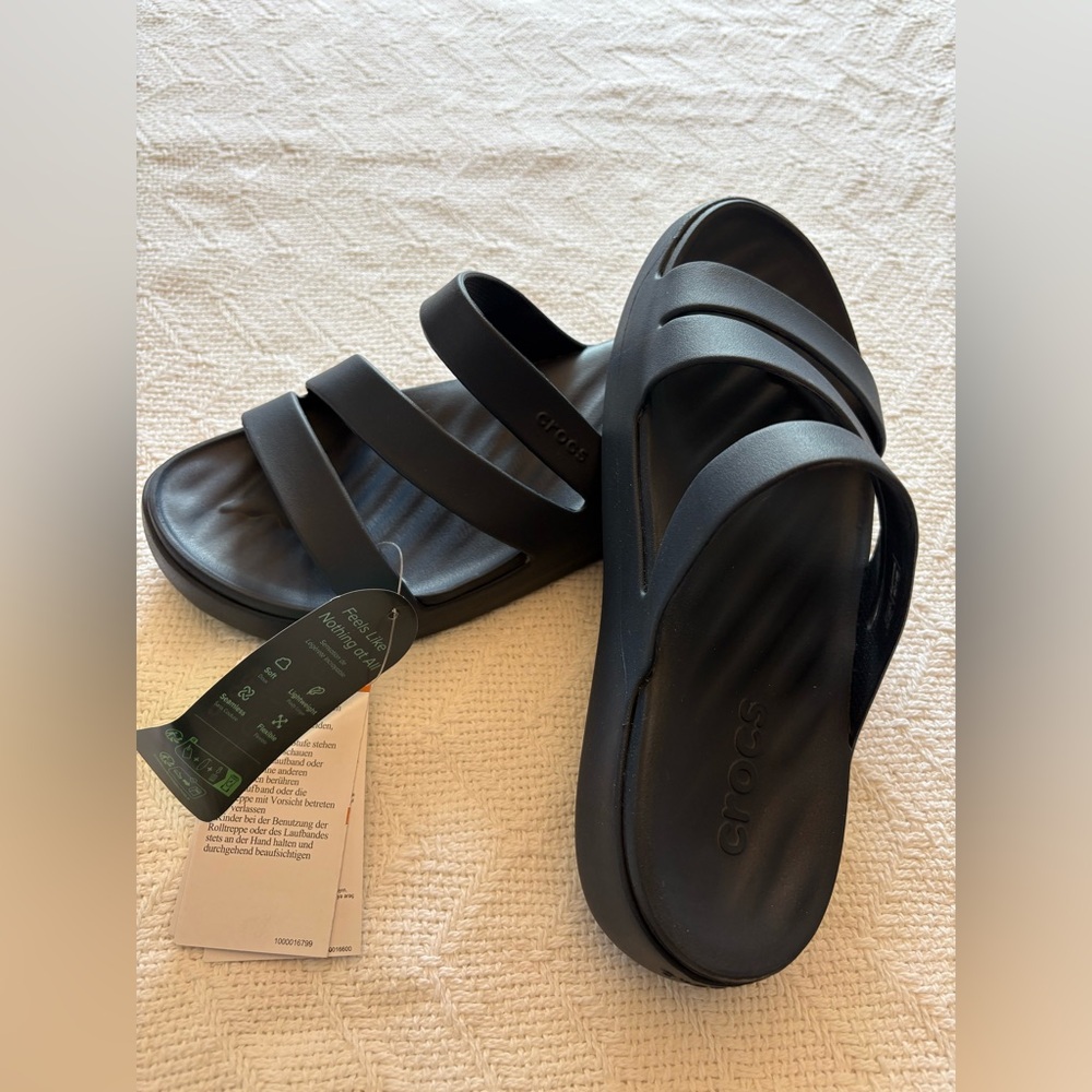 CROCS Women's Getaway Strappy Triple-Strap Slide Sandals w8 Navy